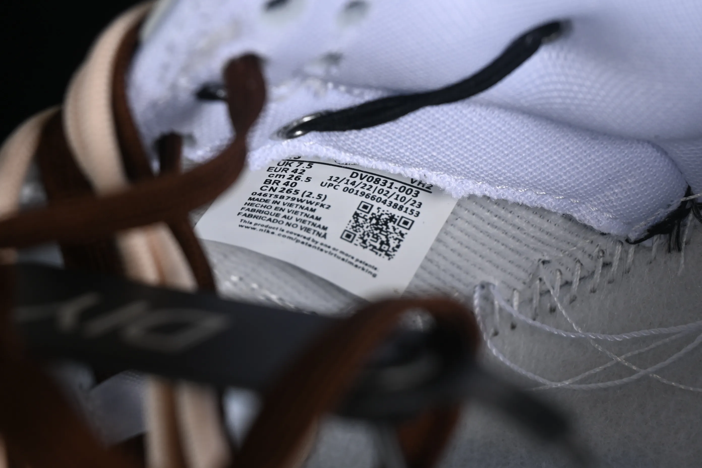 All categories Nk SB Dunk series Nk SB Dunk Low low-top sneakers Nk Dunk Low chestnut letters high street black and brown deconstruction SB strap low-top casual sneakers DV0831-003